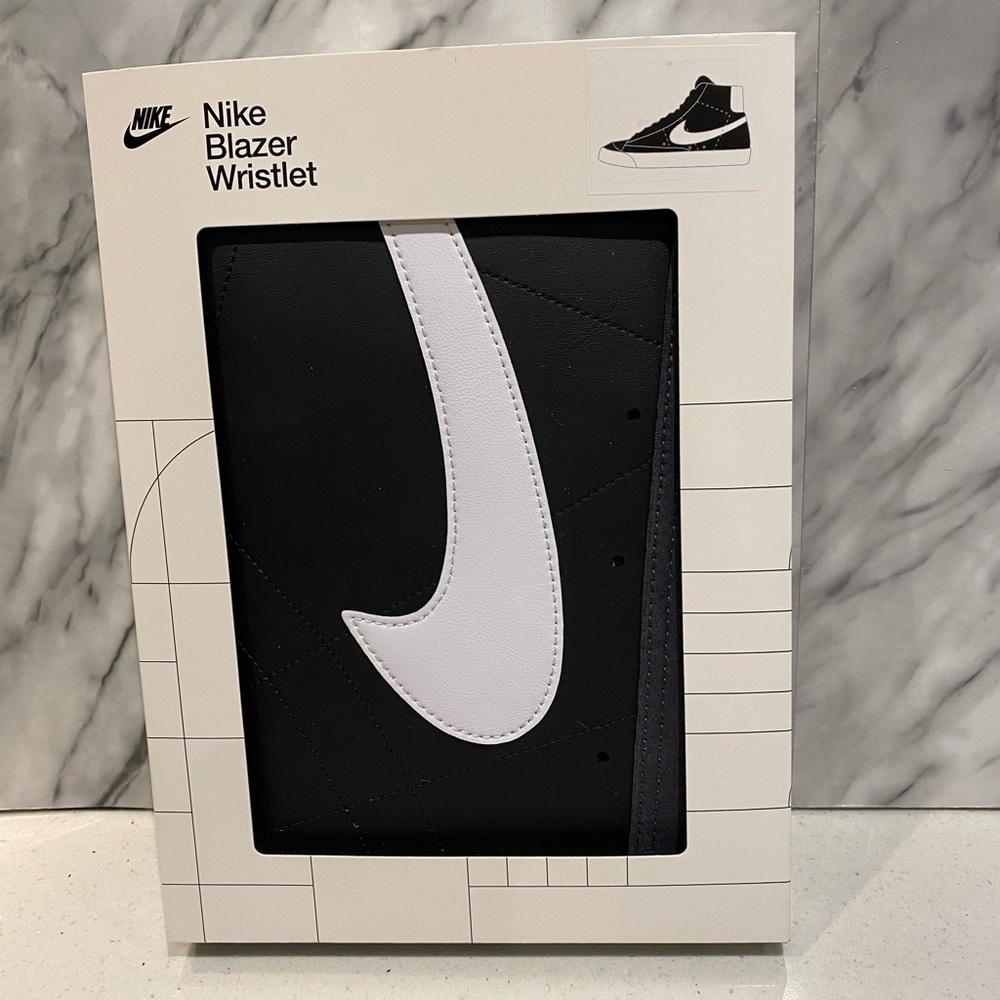 Nike Wristlet with Zipper Pocket - Picture 5 of 9